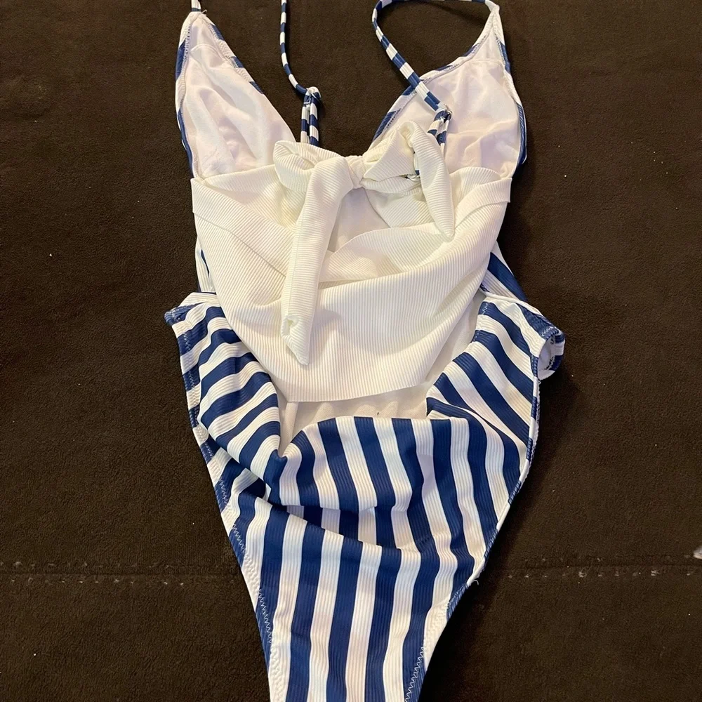 ONE PIECE BATHING SUIT - Picture 3 of 4